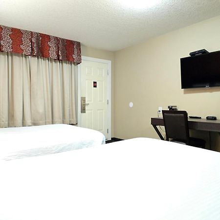 Royal Lodge Edmonton Exteriör bild
