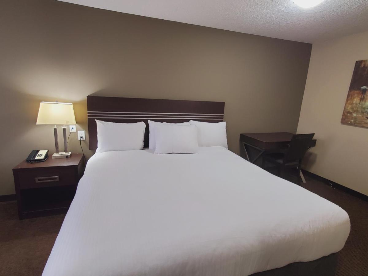 Royal Lodge Edmonton Exteriör bild