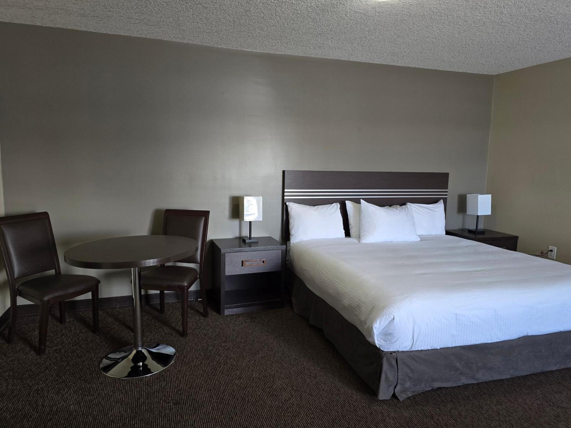Royal Lodge Edmonton Exteriör bild