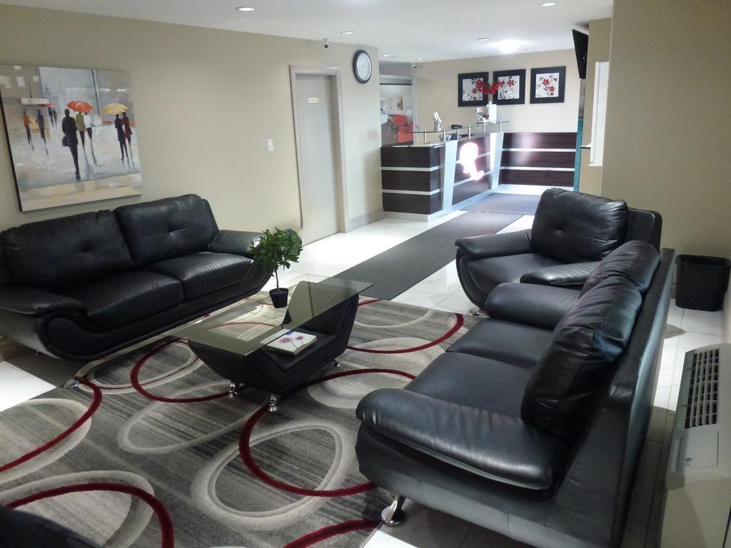 Royal Lodge Edmonton Exteriör bild