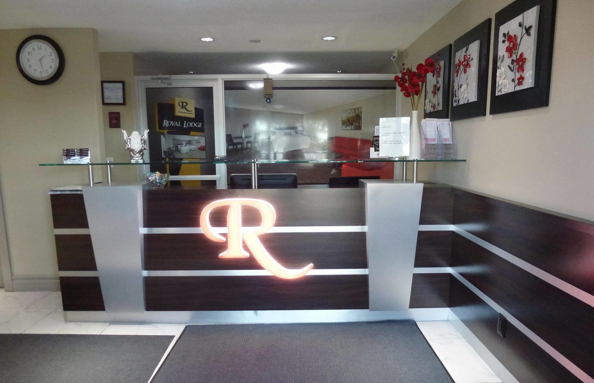 Royal Lodge Edmonton Exteriör bild